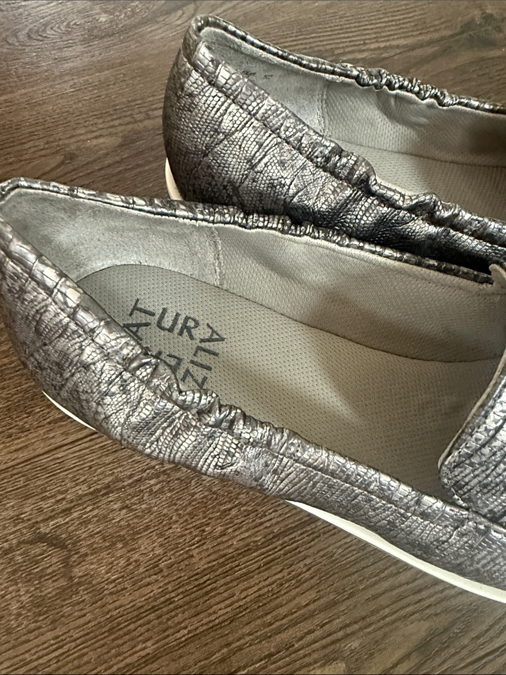Naturalizer NWOT Metallic Silver Croc-Texture Slip-Ons 8 - Picture 9 of 9